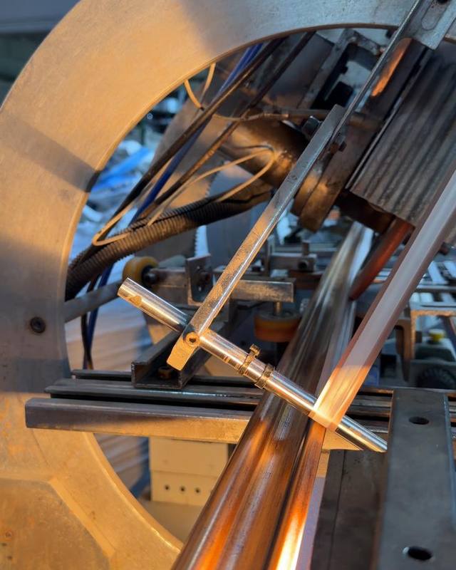 Moulding production machine at the Prestij Çerçeve plant